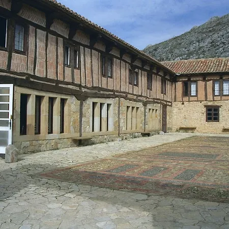 Hotel Santa Maria La Real 3*